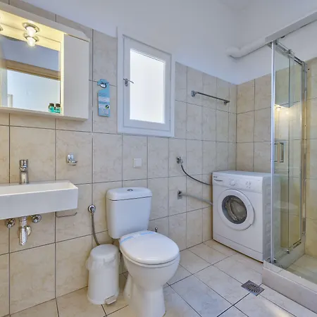 Ethrionplus Two Balconies 100 M From The Port 4* إرموبولّي